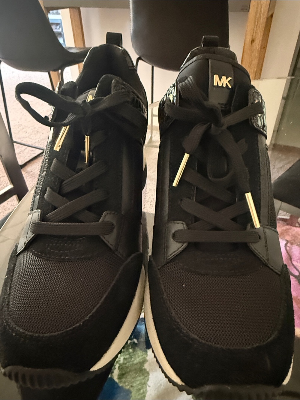 Shoe - Picture 2 of 6